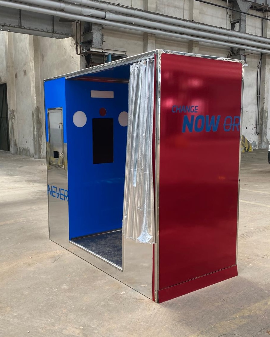 Begehbare Spiegel-Fotobox, gebaut für ein Event